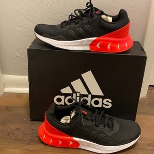 MENS ADIDAS RUNNING SHOE